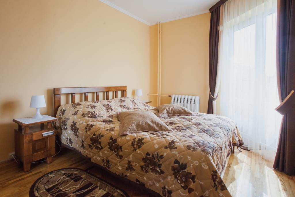 Apartamento Saxony Dim Chernivtsi Exterior foto