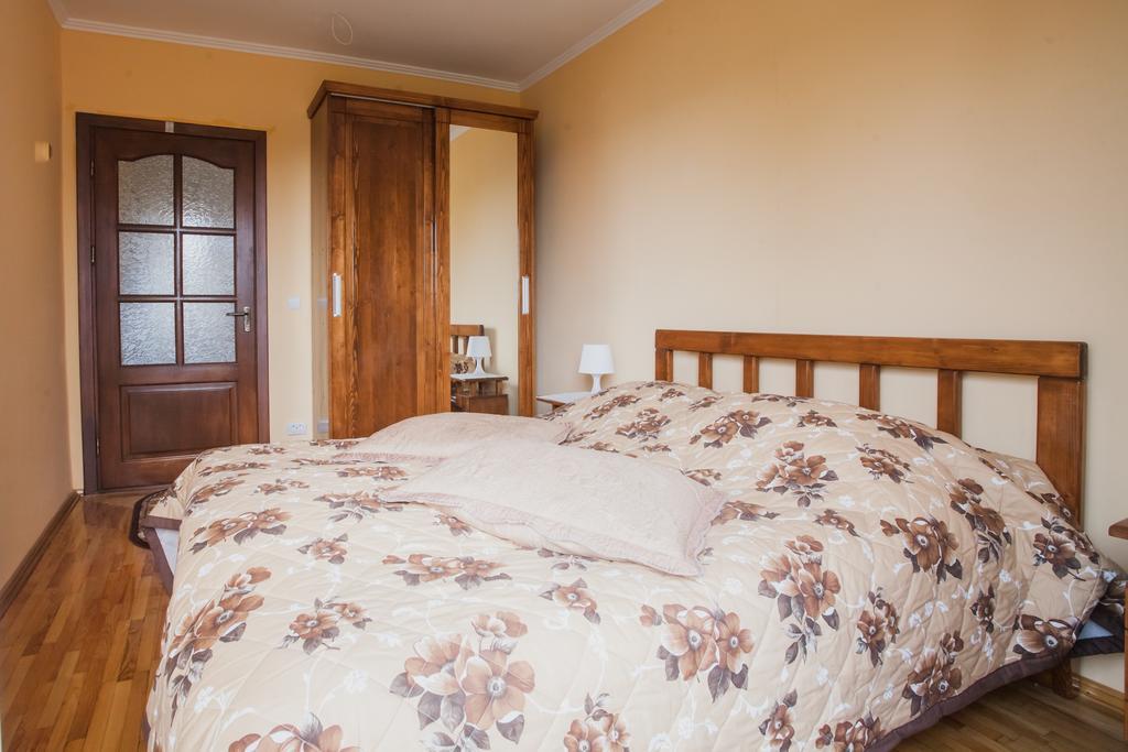 Apartamento Saxony Dim Chernivtsi Exterior foto