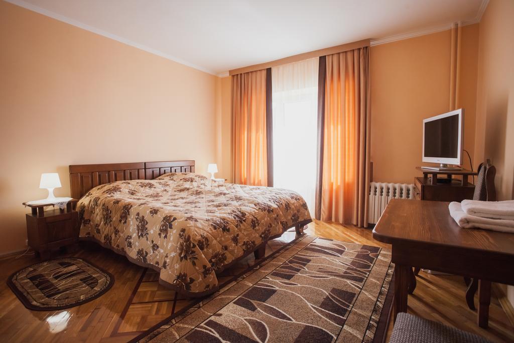 Apartamento Saxony Dim Chernivtsi Exterior foto