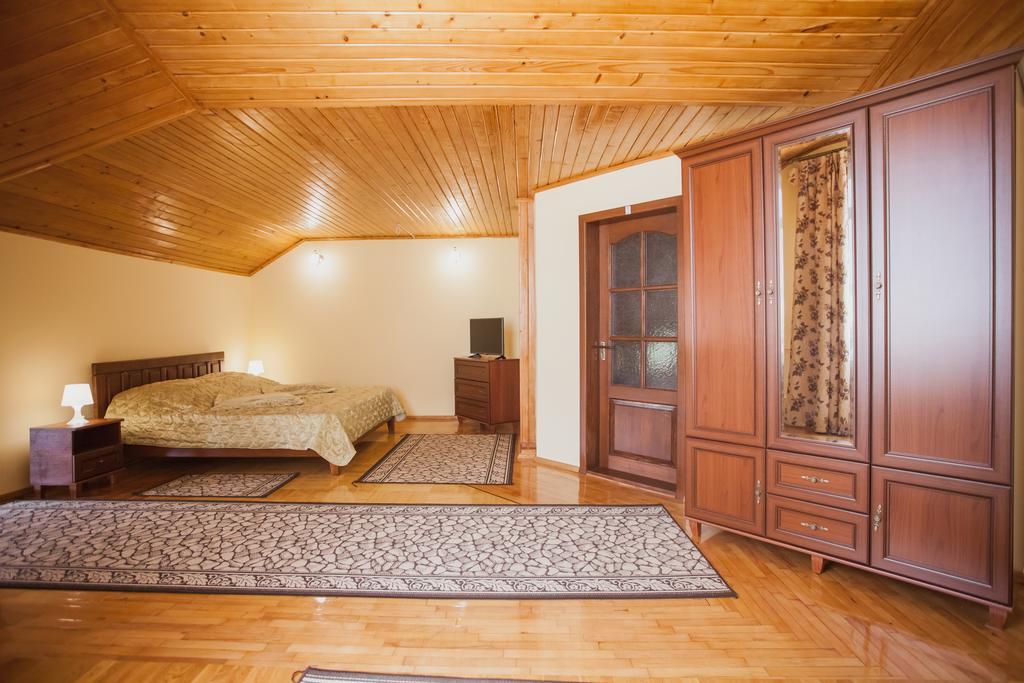 Apartamento Saxony Dim Chernivtsi Exterior foto
