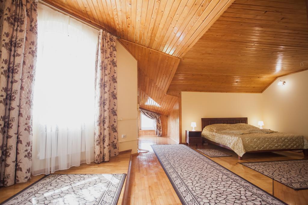 Apartamento Saxony Dim Chernivtsi Exterior foto