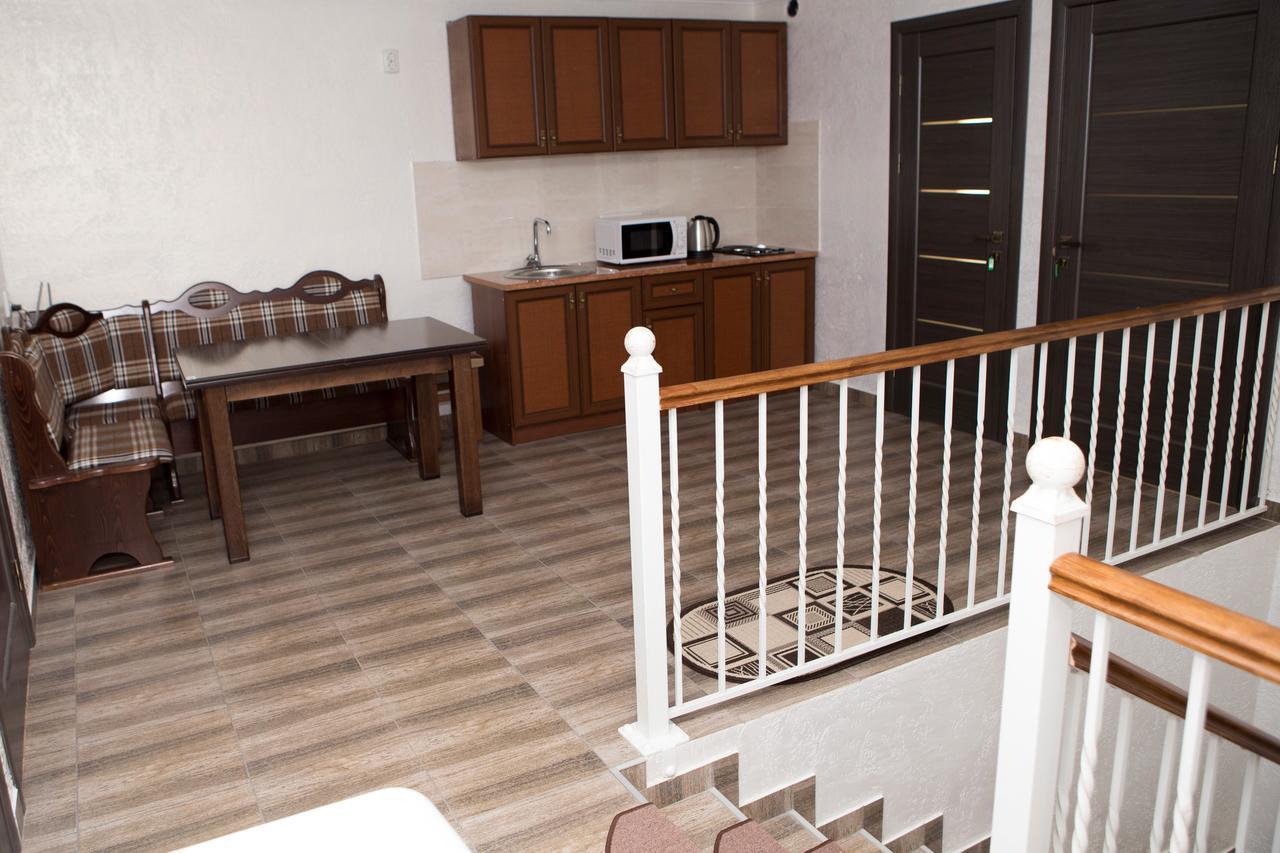 Apartamento Saxony Dim Chernivtsi Exterior foto